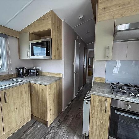 Modern 6 Berth Caravan With Wifi At St Osyth Beach In Essex Ref 28008Pm Clacton-on-Sea Exterior photo
