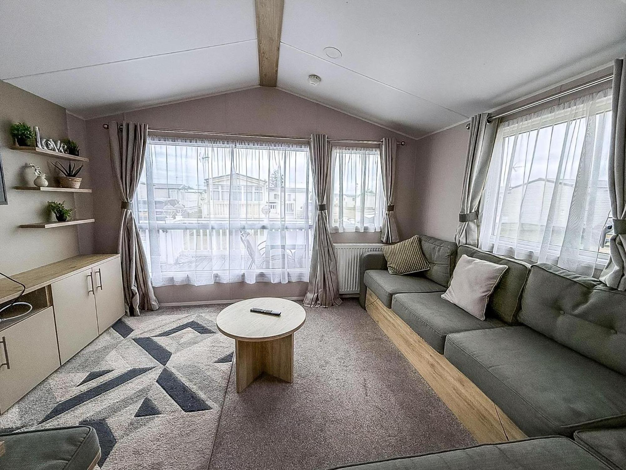 Modern 6 Berth Caravan With Wifi At St Osyth Beach In Essex Ref 28008Pm Clacton-on-Sea Exterior photo